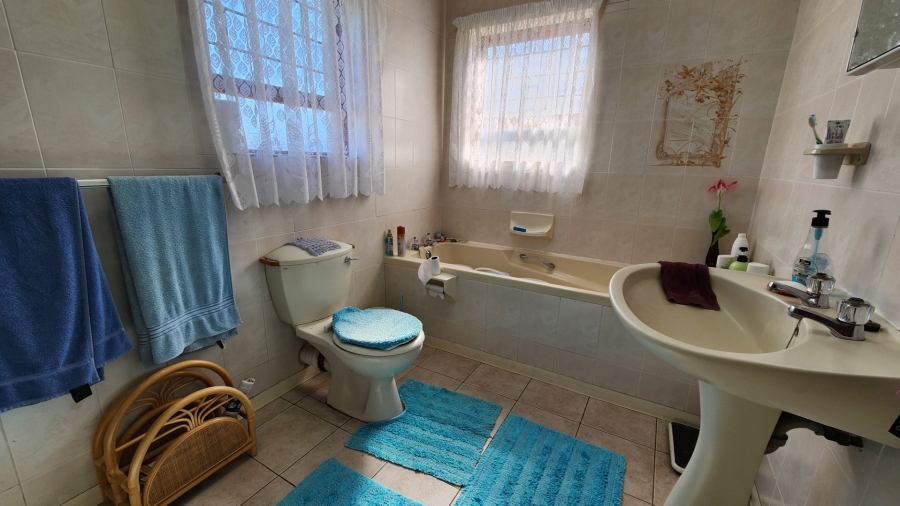 4 Bedroom Property for Sale in Bayview Western Cape